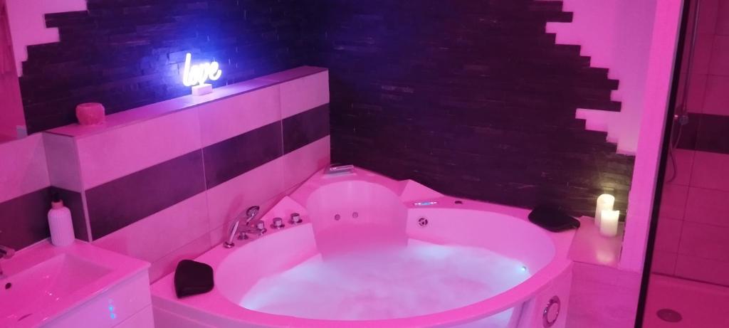 " La suite royale " Loveroom avec jacuzzi – photo 15