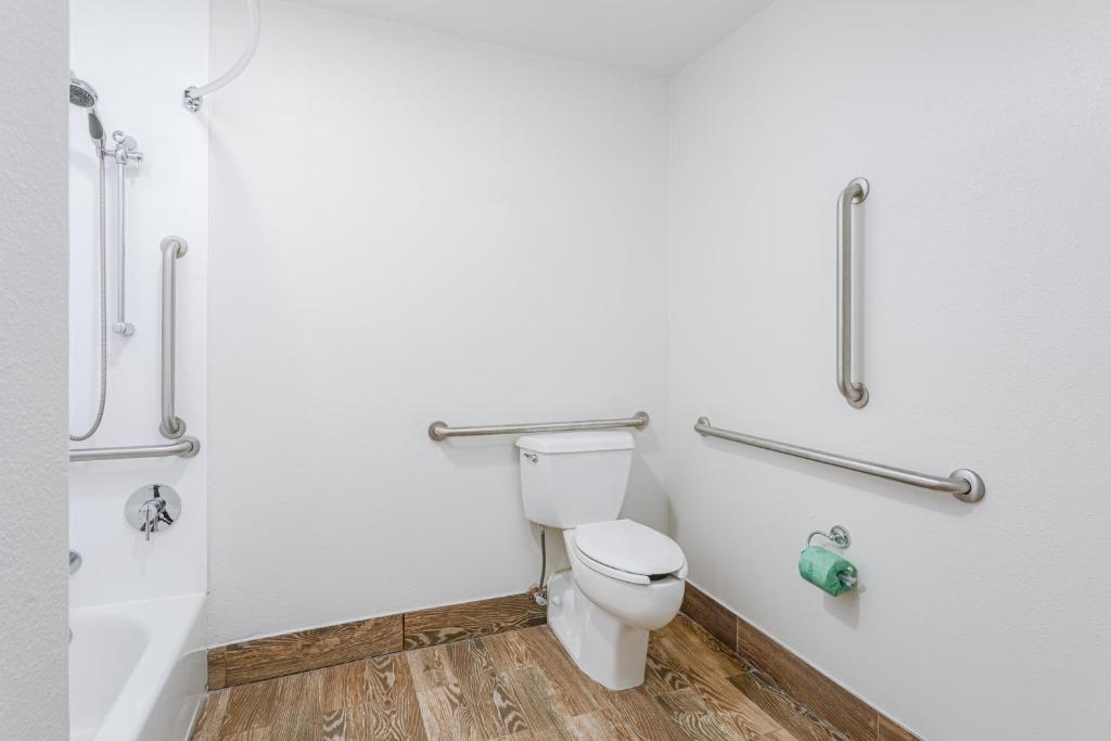 Surf & Sand Hotel - Free Hot Breakfast & Rentals photo