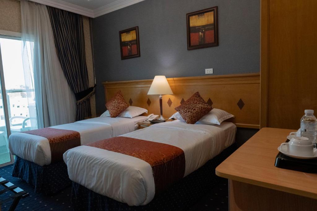 Postel nebo postele na pokoji v ubytování فندق المروج كريم AlMorooj Kareem Hotel
