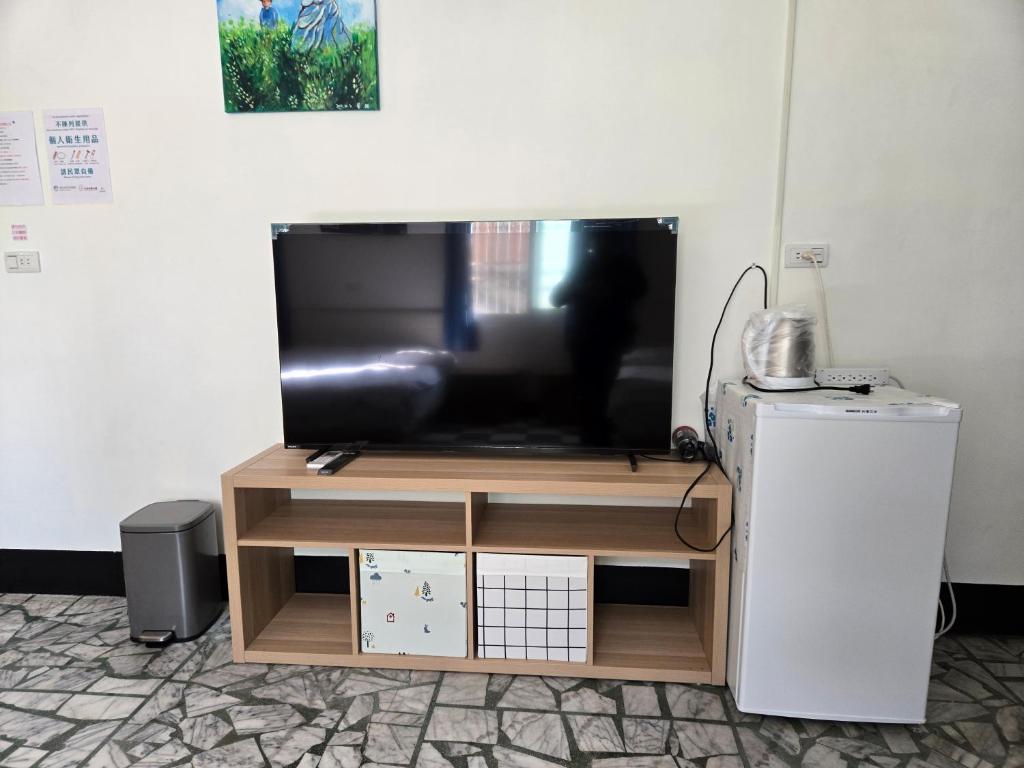 TV a/nebo společenská místnost v ubytování 高鐵中彰309民宿