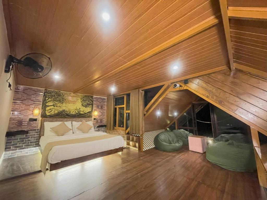 Postel nebo postele na pokoji v ubytování Fern Hill Cabins