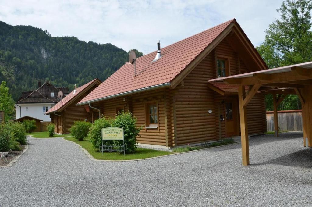 Nespecifikovaný výhled na hory nebo výhled na hory při pohledu z prázdninového domu
