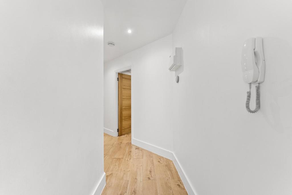 Gallery image of Chaucer Charm - Where Style Meets Comfort in Canterbury