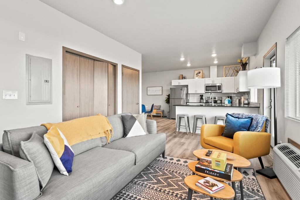 Kuchyň nebo kuchyňský kout v ubytování New 2 Bed 2 Bath Near Perry Dist and Downtown
