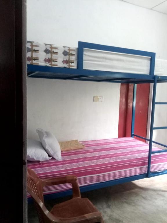 Postel nebo postele na pokoji v ubytování EECS Transit and Budget Homestay
