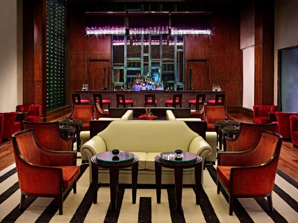 Posezení v ubytování Radisson Blu Hotel Rudrapur