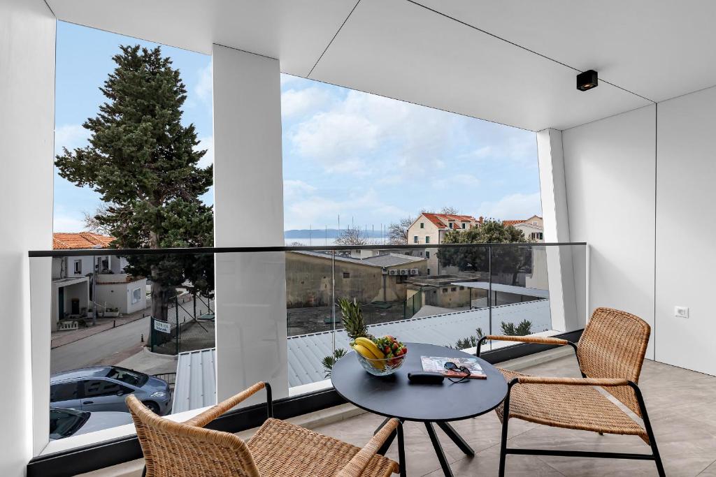 Balkón nebo terasa v ubytování Perla Apartments Baska Voda