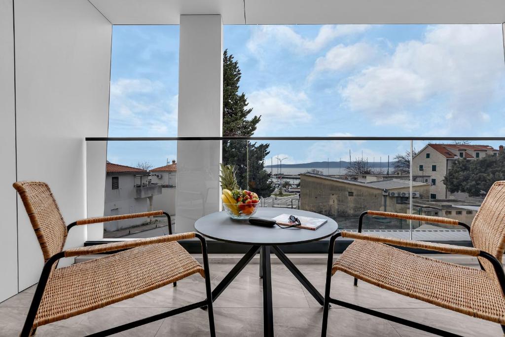 Balkón nebo terasa v ubytování Perla Apartments Baska Voda