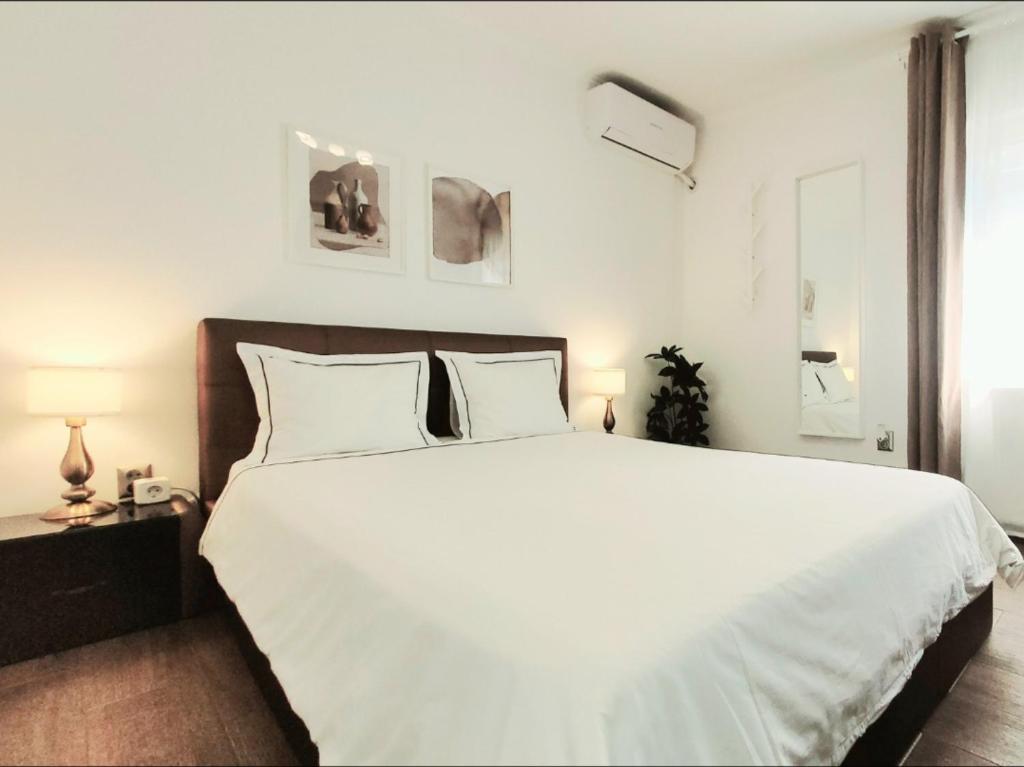 Rose Garden House - One-Bedroom Apartment