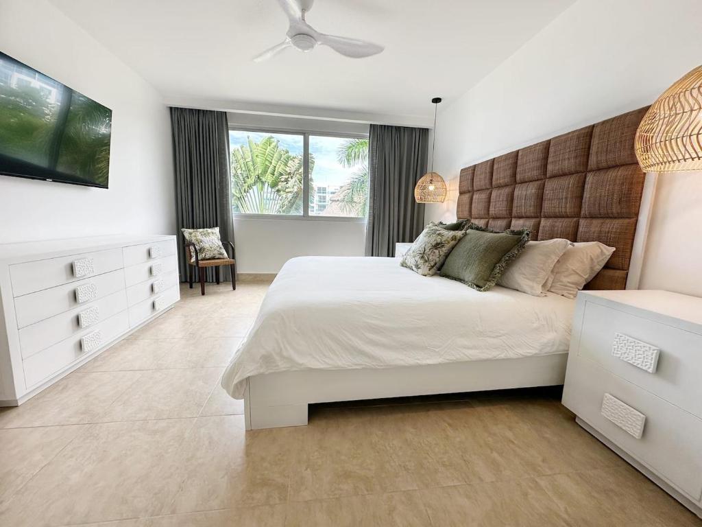 Postel nebo postele na pokoji v ubytování Beach Apartment At Nikki Residences 2 Bedroom
