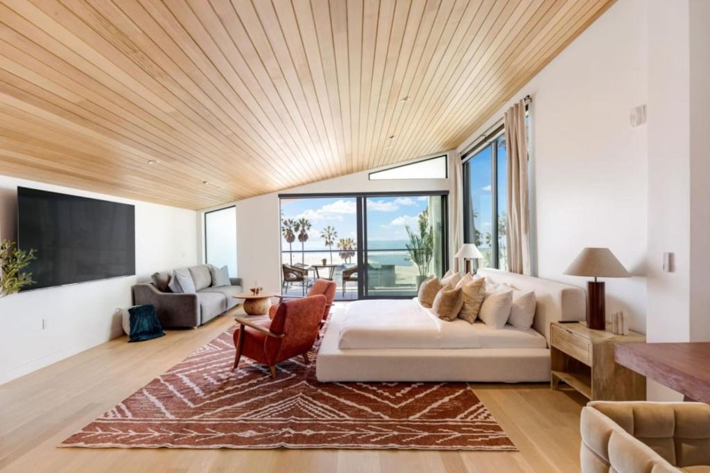 Photo inspiration: Fresh Look at The Santa Monica Sunset 5K Sq Ft Beachfront Luxury Los