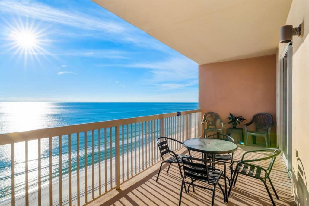 Condo with private balcony, breathtaking gulf views, large pool! West ...