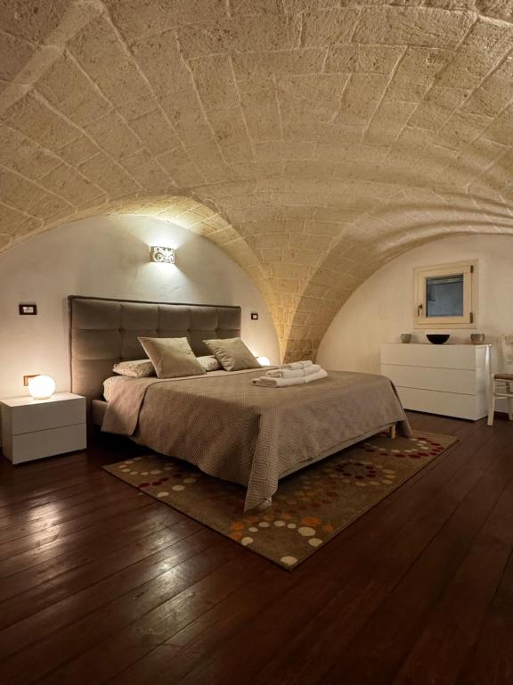 a bedroom with a large bed in an attic at MOH - Il Maniero in Grottaglie