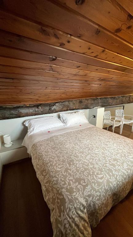 A bed or beds in a room at Casa Vacanze Funicolare