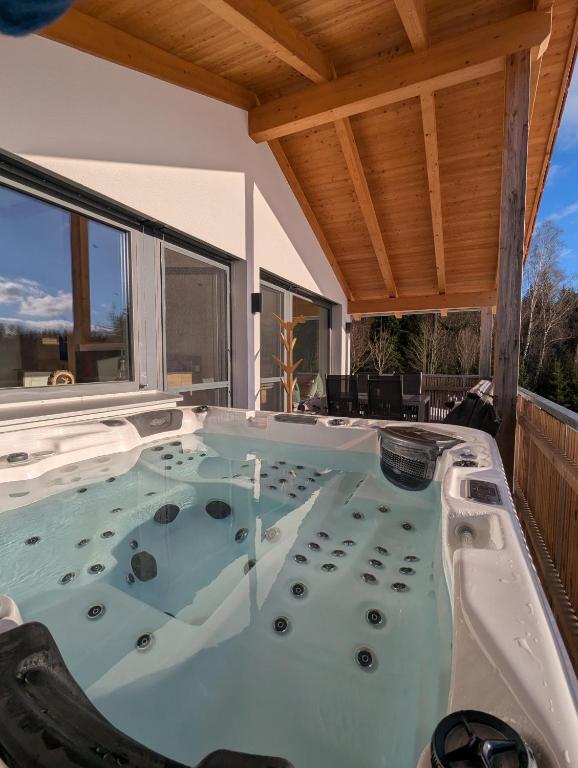 a jacuzzi tub in a house at Chalet Zeitlos - Bodenmais in Bodenmais