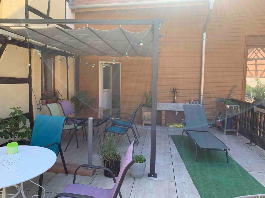 Patio nebo venkovní prostory v ubytování Gite Chez Joséphine - La chambre du Clocher