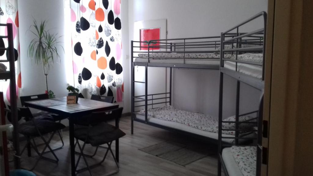 Katil atau katil-katil dalam bilik di ART Hostel