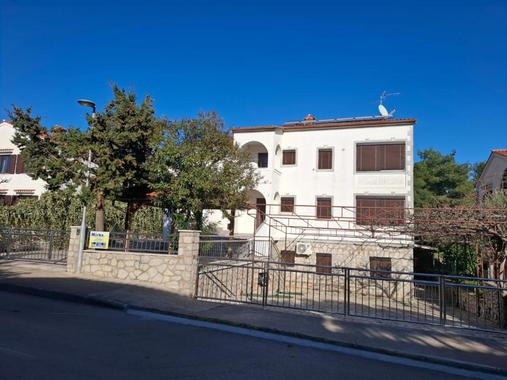 Budova, v ktorej sa apartmán nachádza