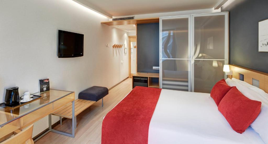 A bed or beds in a room at Sercotel Caspe