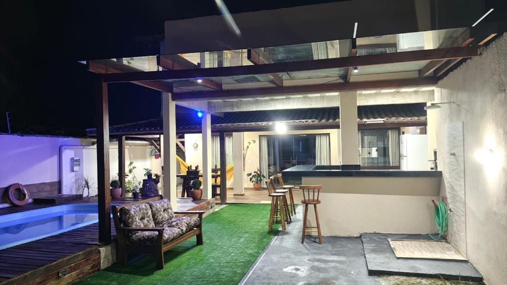 Bazén v ubytování Aconchegante casa de Temporada em Búzios. nebo v jeho okolí