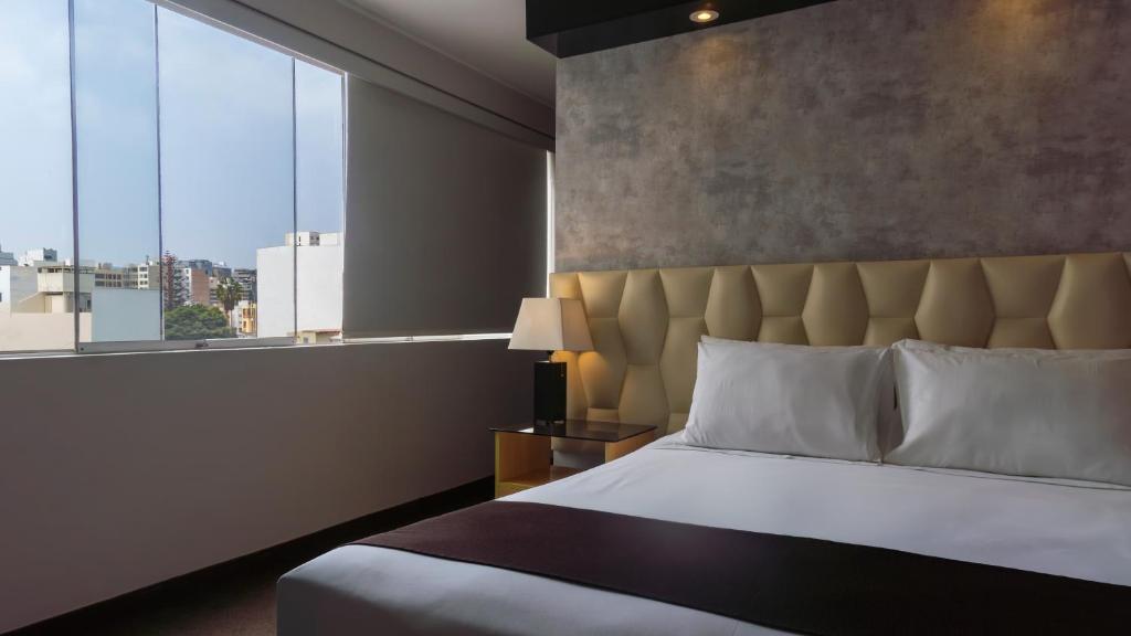 Ένα ή περισσότερα κρεβάτια σε δωμάτιο στο Hotel Ferré Miraflores