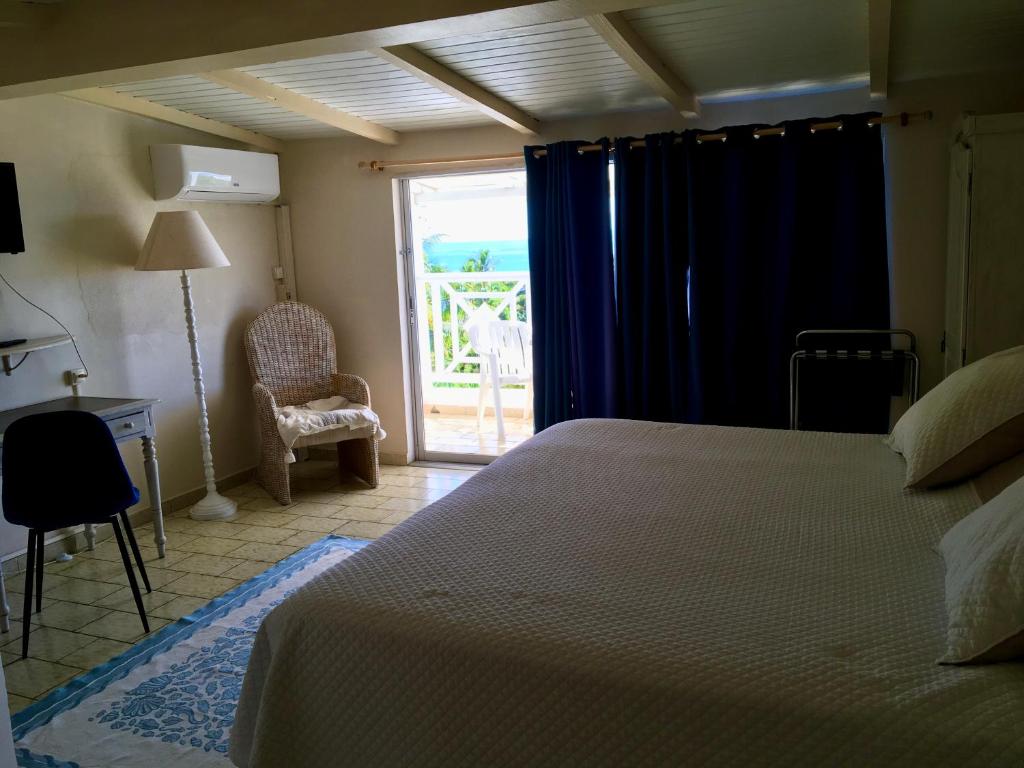 Una cama o camas en una habitación de Hotel Cap Sud Caraibes