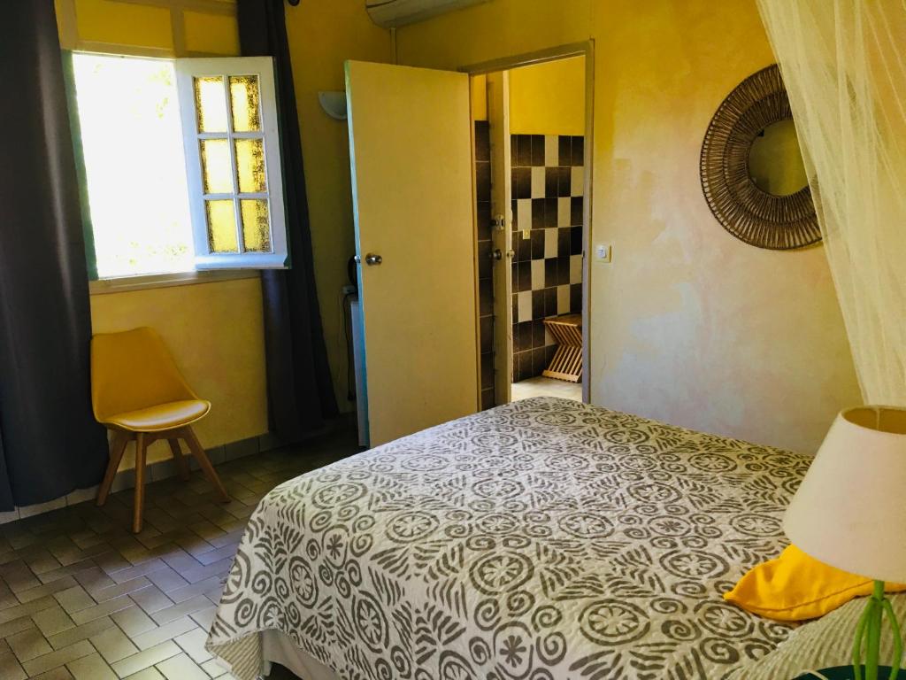 Una cama o camas en una habitación de Hotel Cap Sud Caraibes