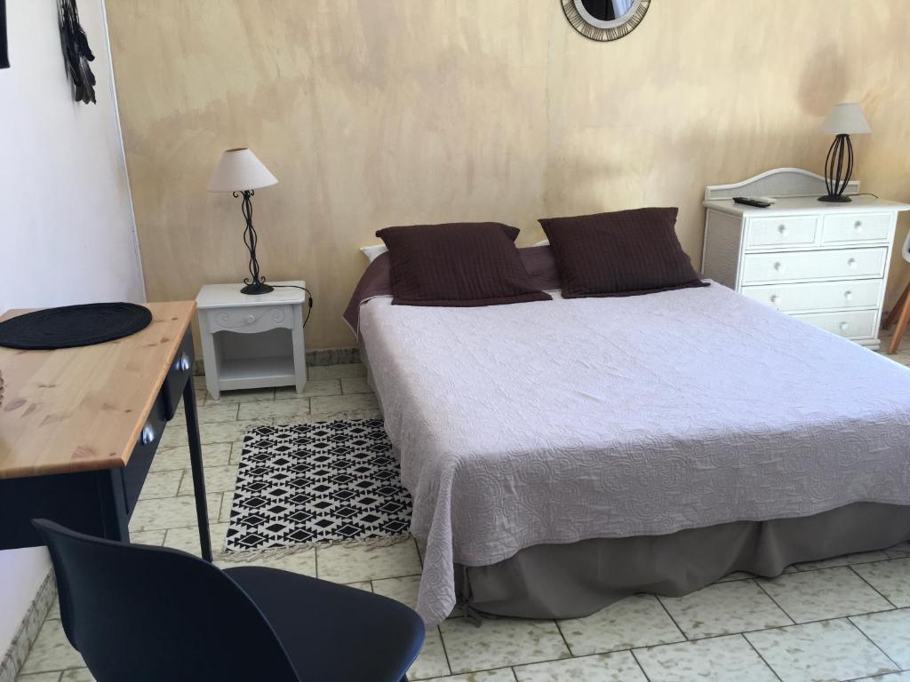 Una cama o camas en una habitación de Hotel Cap Sud Caraibes
