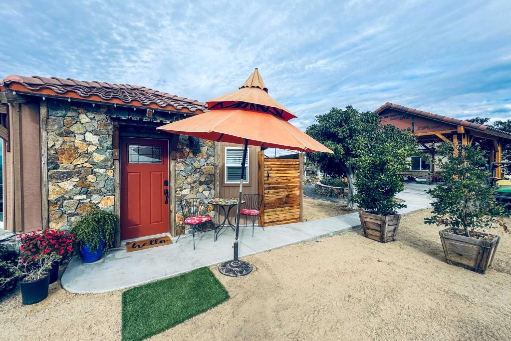 Κήπος έξω από το Backyard and Zen Garden Hilltop Haven in Bonsall!