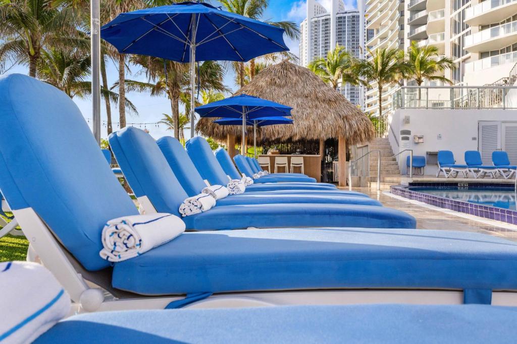 Bazén v ubytování Marenas Beach Resort nebo v jeho okolí