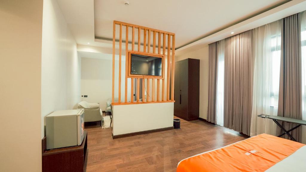 Postel nebo postele na pokoji v ubytování Lemaiyan Suites