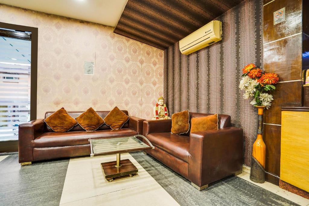 Posezení v ubytování Hotel O Grand Peepal