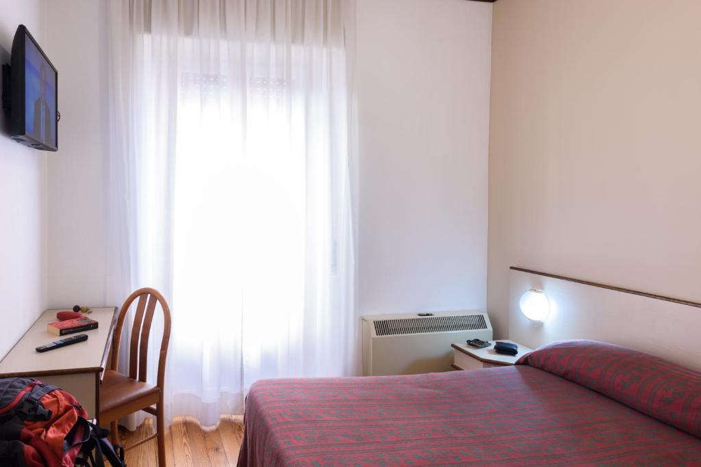 Postel nebo postele na pokoji v ubytování Hotel Italie et Suisse