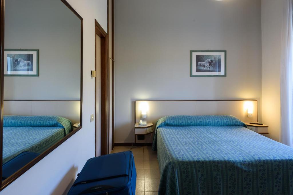 Postel nebo postele na pokoji v ubytování Hotel Italie et Suisse