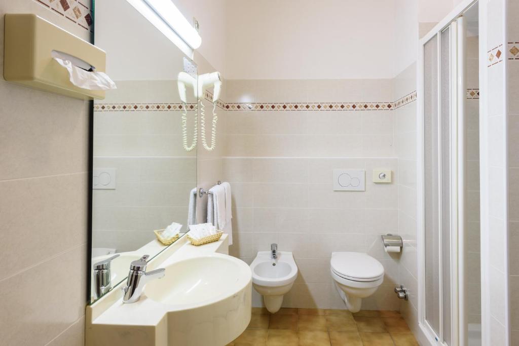 Koupelna v ubytování Hotel Italie et Suisse