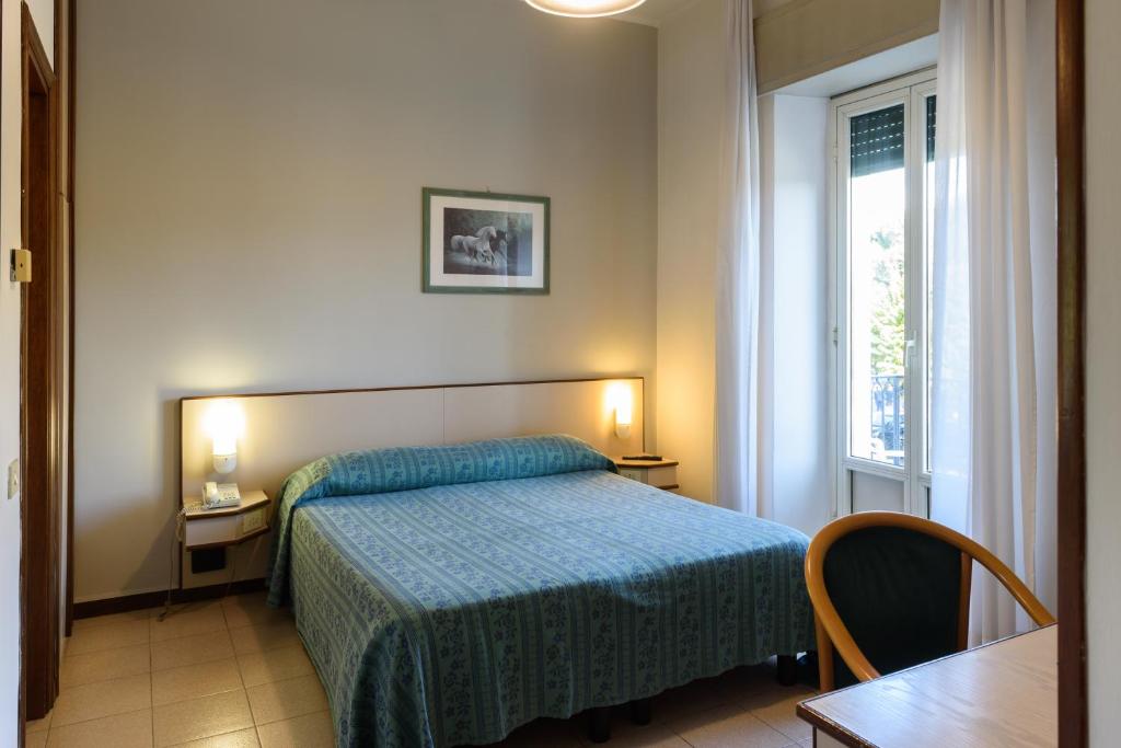 Postel nebo postele na pokoji v ubytování Hotel Italie et Suisse