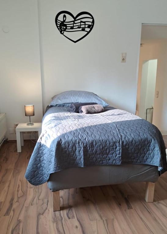 Postel nebo postele na pokoji v ubytování revLIVING Apartments Gars am Kamp