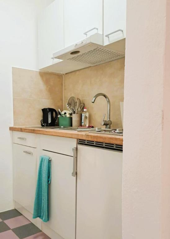Kuchyň nebo kuchyňský kout v ubytování revLIVING Apartments Gars am Kamp