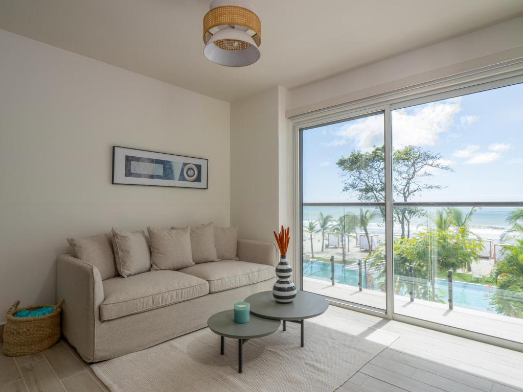 Posezení v ubytování Surfside Playa Caracol Apartment with Hotel Amenities