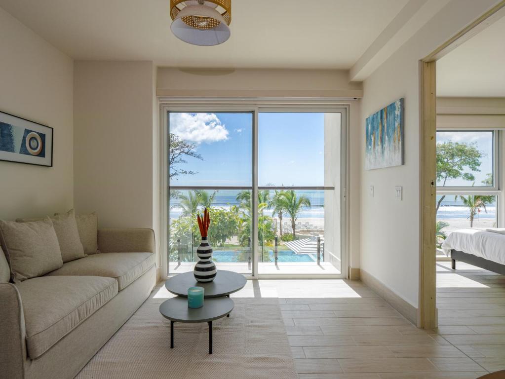 Posezení v ubytování Surfside Playa Caracol Apartment with Hotel Amenities