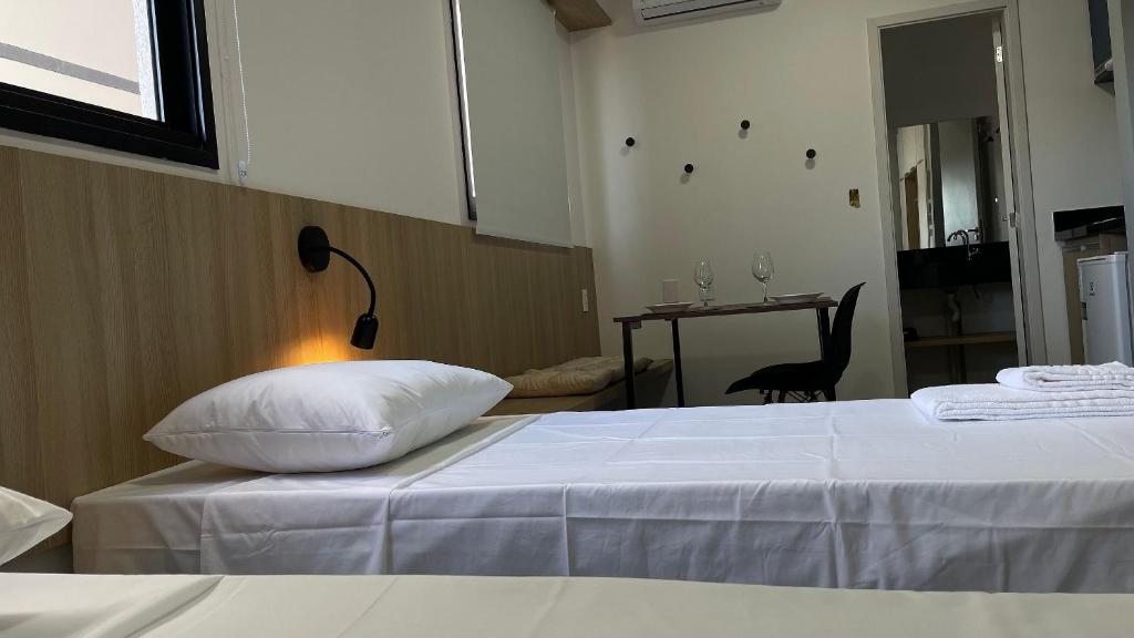 Giường trong phòng chung tại Apartamento Completo com Piscina, Academia e Salão de festas em São Carlos