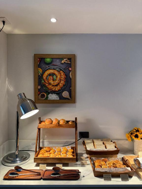 March Hotel & Suite Riverside - Resim 34