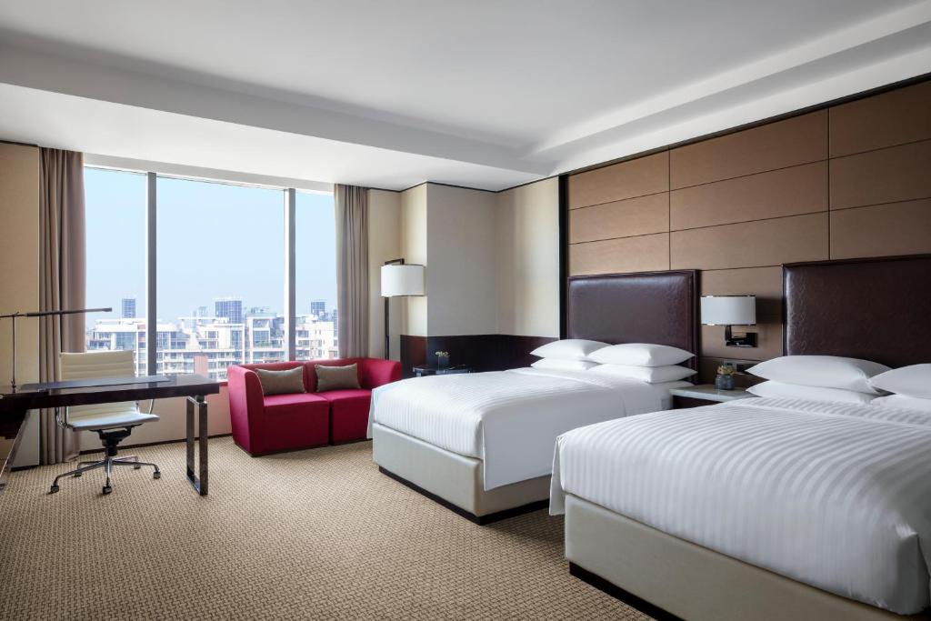 Postel nebo postele na pokoji v ubytování Shunde Marriott Hotel
