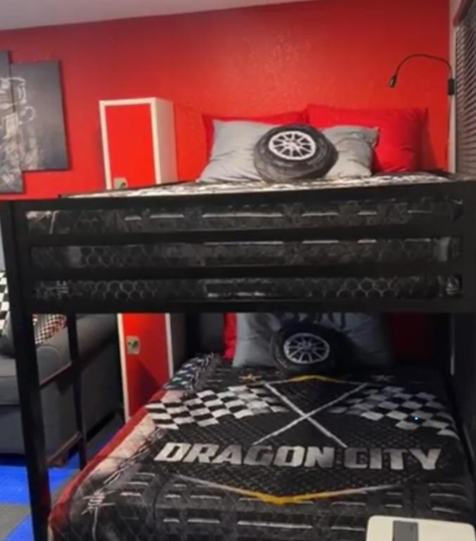 Postel nebo postele na pokoji v ubytování Dragon City