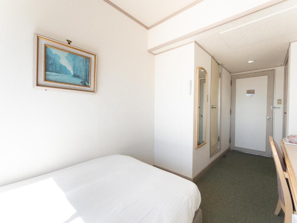 Postel nebo postele na pokoji v ubytování Tabist Hotel Ginga Kisarazu
