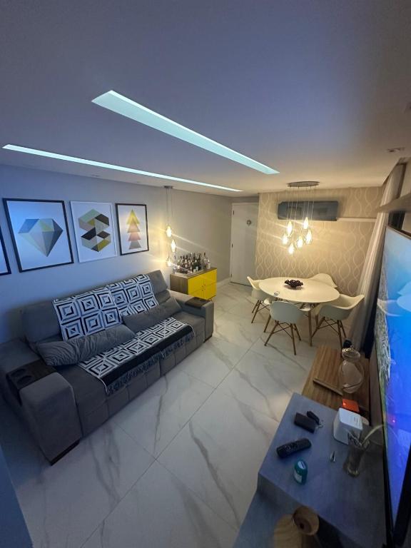 a living room with a couch and a table at Apt-igorss-aju in Aracaju
