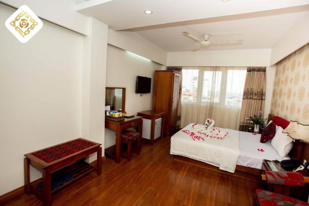 Postel nebo postele na pokoji v ubytování Hoa Hồng Hotel 2 - Xã Đàn