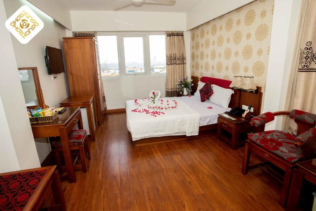 Postel nebo postele na pokoji v ubytování Hoa Hồng Hotel 2 - Xã Đàn