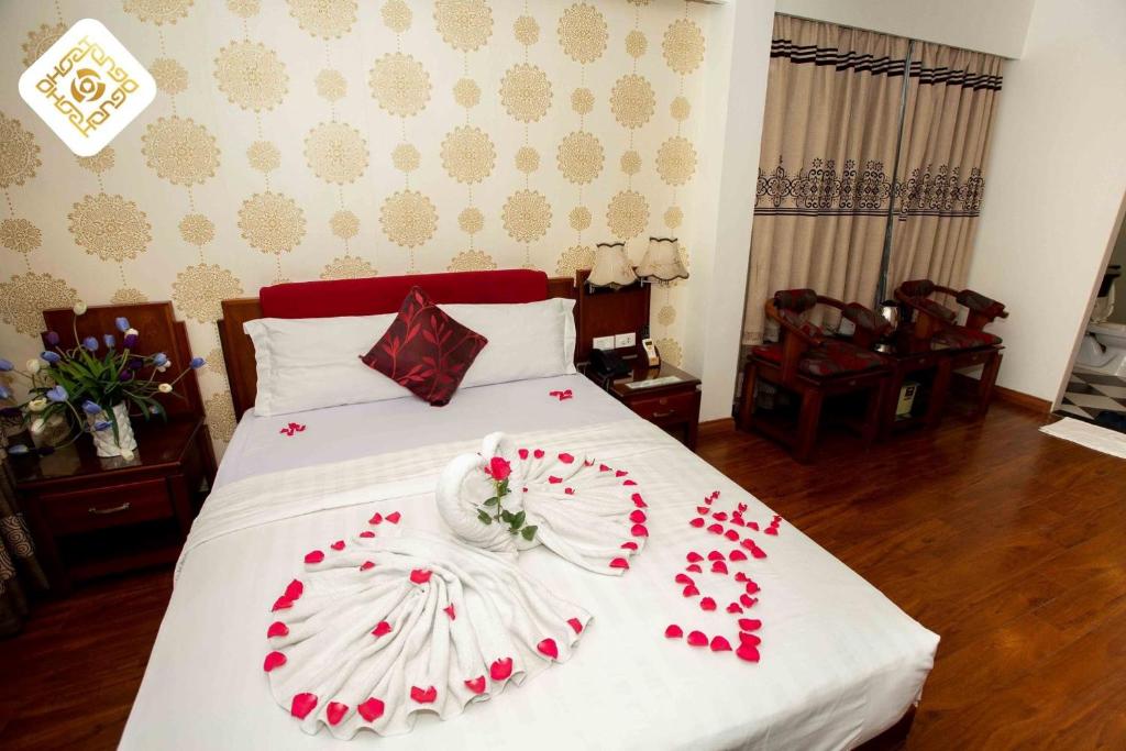 Postel nebo postele na pokoji v ubytování Hoa Hồng Hotel 2 - Xã Đàn