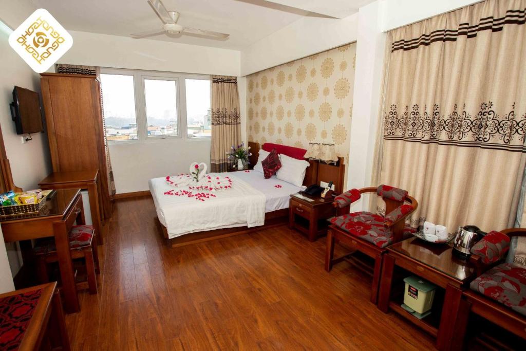 Postel nebo postele na pokoji v ubytování Hoa Hồng Hotel 2 - Xã Đàn